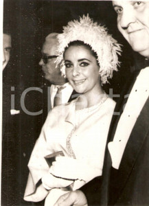 Fotografia d epoca originale 1963 LONDON  COVENT GARDEN Liz TAYLOR allo spettacolo del BOLSHOI BALLET Foto 1