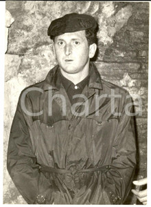 Fotografia d epoca originale 1960 ROMA Disoccupato salvato dai Vigili del Fuoco dopo tentato suicidio Foto 1