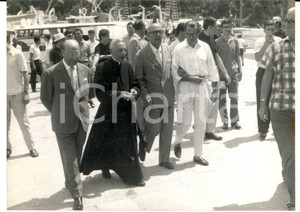 Fotografia d epoca originale 1965 PORTOFINO Cardinal Giacomo LERCARO ricevuto da Salvator GOTTA Foto 18x13 1