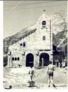 Fotografia d epoca originale 1960 ca CANCANO / VALTELLINA Chiesetta di SANT ERASMO in costruzione Foto 13x18 1