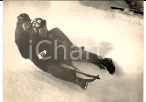 Fotografia d epoca originale 1954 DAVOS Campionati SLITTINO  Pepi e Marie ISSER in gara Fotografia 18x12 cm 1