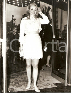 Fotografia d epoca originale 1967 LONDON VÃ©ronique VENDELL at the premiere of THE PROFESSIONALS Foto 13x18 cm 1
