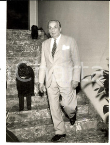 Fotografia d epoca originale 1959 MILANO Buonarroti  Giovanni Battista MENEGHINI sulle scale di casa Foto 1