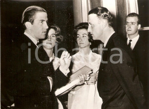 Fotografia d epoca originale 1962 ATENE Porto del PIREO Irene e Sophia di GRECIA con Juan Carlos I di Spagna 1