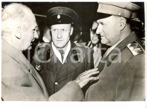 Fotografia d epoca originale 1959 MOSCOW Lord MONTGOMERY suggests to learn english to Vasilij SOKOLOVSKY 1