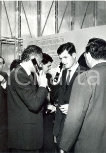 Fotografia d epoca originale 1961 TORINO Ted KENNEDY Giovanni AGNELLI in visita al Circarama di ITALIA 61 1