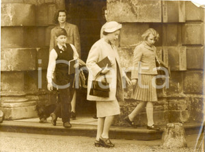 Fotografia d epoca originale 1960 LONDON Queen Elizabeth celebrating her 34th birthday with Charles and Anne 1