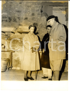 Fotografia d epoca originale 1963 AIDONE Re Gustavo VI Adolfo di Svezia visita gli scavi archeologici Foto 1