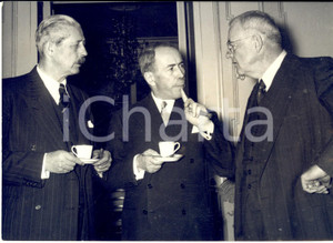 Fotografia d epoca originale 1955 Conferenza GINEVRA Harold MACMILLAN John Foster DULLES Antoine PINAY Foto 1
