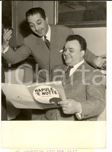 Fotografia d epoca originale 1954 PARIS Luciano TAJOLI et Jacques HELIAN  Festival de la Chanson Italienne 1