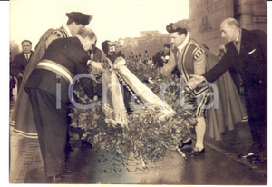 Fotografia d epoca originale 1956 PARIS JumÃ©lage ParisRome  Salvatore REBECCHINI Ã  la Tombe Soldat Inconnu 1