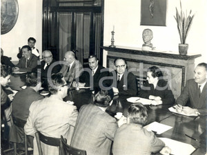 Fotografia d epoca originale 1963 ROMA  Aldo Moro durante una riunione straordinaria della DC Foto 24x18 1