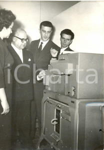 Fotografia d epoca originale 1958 ROMA Guido GONELLA all inaugurazione del Centro Meccanografico Foto 13x18 1