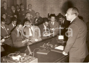 Fotografia d epoca originale 1953 ROMA Junio Valerio BORGHESE parla dopo il mancato comizio al COLOSSEO Foto 1