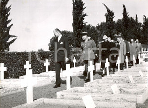 Fotografia d epoca originale 1956 ROMA CIMITERO DEI CADUTI FRANCESI  Salvatore REBECCHINI Jacques FERON 1