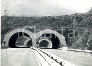 Fotografia d epoca originale 1971 FINALE LIGURE Nuovo tunnel Autostrada dei Fiori SavonaVentimiglia Foto 1