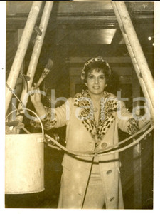 Fotografia d epoca originale 1962 PARIS Gina LOLLOBRIGIDA donne dernier coup pinceau au studio de l Etoile 1