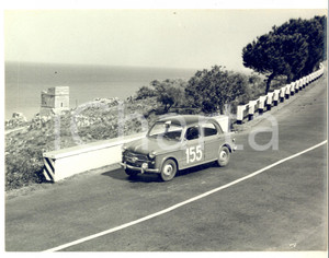 Fotografia d epoca originale 1955 AUTOMOBILISMO GIRO DI SICILIA Luciano CIOLFI su FIAT 1100 Foto 24x18 cm 1