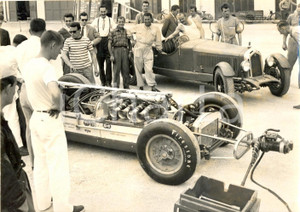 Fotografia d epoca originale 1957 500 MIGLIA DI MONZA Meccanici testano Kurtis Kraft 500G di Ray CRAWFORD 1
