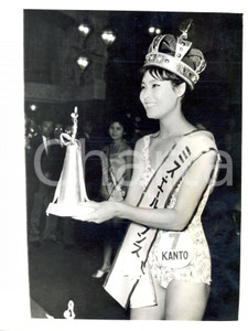 Fotografia d epoca originale 1961 TOKYO Yoko NAKAZAKI wins MISS AIR FRANCE beauty contest Photo 15x20 cm 1