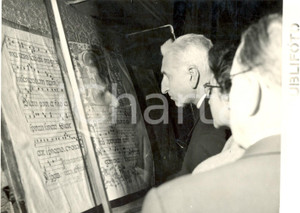 Fotografia d epoca originale 1953 ROMA Palazzo Venezia Mostra Nazionale della Miniatura  Abate Montecassino 1