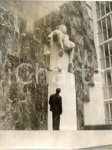Fotografia d epoca originale 1958 LONDON Memorial Trade Unionist War Victims  PietÃ  by Jacob EPSTEIN Photo 1