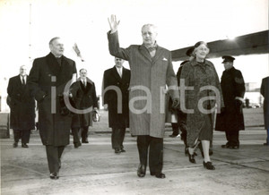 Fotografia d epoca originale 1959 LONDON AIRPORT  Harold McMILLAN Selwyn LLOYD leaving for Moscow Photo 1