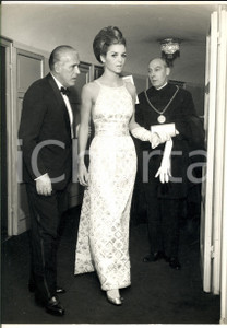 Fotografia d epoca originale 1965 MILANO TEATRO ALLA SCALA Spettatori all inaugurazione Foto 22x30 cm 1