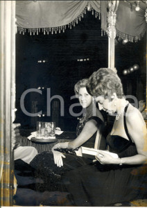 Fotografia d epoca originale 1965 MILANO TEATRO ALLA SCALA Spettatrici nei palchi alla prima  DANNEGGIATA 1