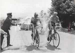 Fotografia d epoca originale 1966 NAPOLI  CAMPOBASSO 49Â° GIRO D ITALIA  Vincent DENSON Antonio BAILETTI 1