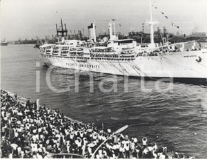 Fotografia d epoca originale 1968 TOKYO Studenti della Pacific University partono per gli USA su Margarita 1