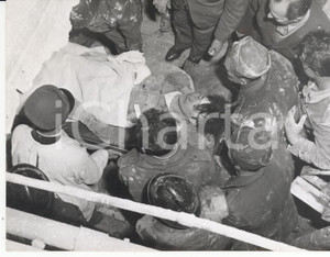 Fotografia d epoca originale 1953 MILANO via SAN NICOLAO Crollo di un cantiere edile  I soccorsi Foto 1