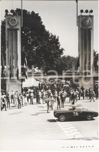 Fotografia d epoca originale 1954 MONZA COPPA INTEREUROPA Consalvo SANESI taglia il traguardo su Alfa Romeo 1