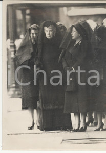 Fotografia d epoca originale 1953 LONDON Westminister Hall Queen Mary s lying in state  The three Queens 1