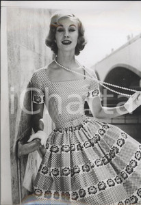 Fotografia d epoca originale 1958 LONDON Model wearing cotton dress by HORROCKSES Photo Fashion 1
