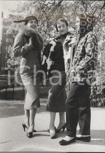 Fotografia d epoca originale 1955 LONDON FASHION Models Maria van AMSTEL Frederika van BERGEN Frieda SCHIJF 1