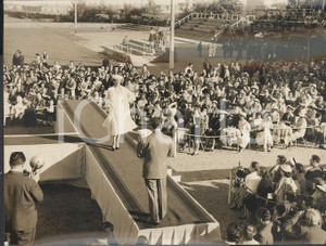 Fotografia d epoca originale 1956 TORINO Ippodromo Mirafiori  GIORNATA DELLA MODA Modella in sfilata Foto 1