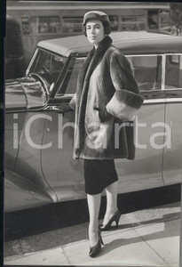 Fotografia d epoca originale 1953 LONDON 75th anniversary National Fur Company  A Phantom Beaver coat Photo 1