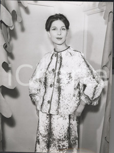 Fotografia d epoca originale 1959 LONDON Model wearing elegant kidskin suit by Maxwell CROFT Photo Fashion 1