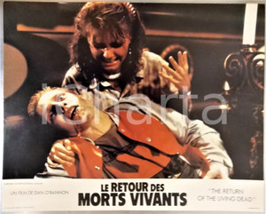 Fotografia d epoca originale 1985 THE RETURN OF THE LIVING DEAD Woman hugs a zombie Lobby card 34x27 cm 1