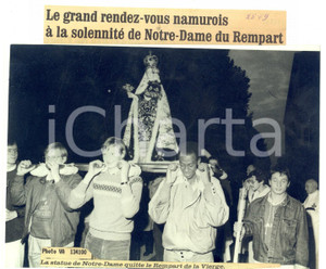 Fotografia d epoca originale 1975 ca NAMUR B Jeunes pendant la procession de NOTREDAME du REMPART Photo 1