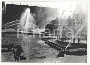 Fotografia d epoca originale 1975 URSS MOSCA Mostra delle Scienze  le fontane   VERA FOTO cm 14,5x10,5 1