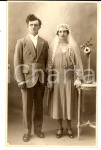 Fotografia d epoca originale 1930 ca FRANCE Portrait d un couple d Ã©poux  Photo carte postale VINTAGE 1