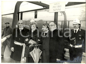 Fotografia d epoca originale 1981 ROMA Inaugurazione ponte Pietro Nenni  Ugo VETERE Luciana NENNI  Foto 1