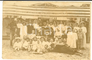 Fotografia d epoca originale 1913 VARAZZE Colonia Balneare Italiana  Bambini con donne e bagnini  Foto RARA 1