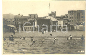 Fotografia d epoca originale 1910 ca VARAZZE Bagni  Donne in mare vestite  Foto cartolina VINTAGE RARA 1