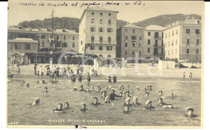 Fotografia d epoca originale 1905 VARAZZE Bagni E. COLOMBO  Le famiglie in mare Foto cartolina VINTAGE RARA 1