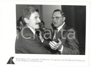 Fotografia d epoca originale 1997 ROMA Scambio di battute tra Massimo D ALEMA e Domenico FISICHELLA Foto 1