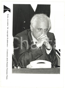 Fotografia d epoca originale 1996 ROMA Il ministro delle Finanze Vincenzo VISCO preoccupato Foto 17x24 cm 1