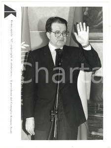 Fotografia d epoca originale 1997 ROMA Saluto di Romano PRODI presidente del Consiglio  Foto 17x24 cm 1